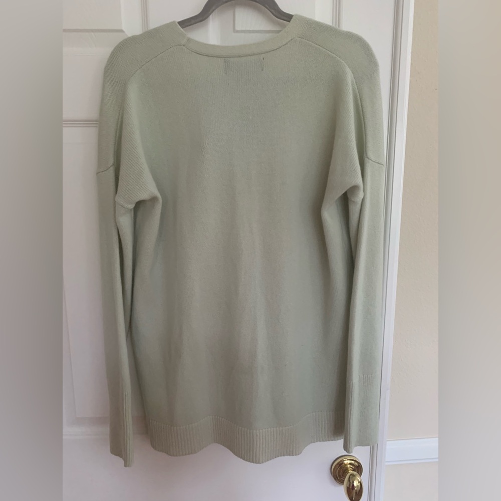 NWT Todd & Duncan Cashmere Sweater: Mint, V-Neck, Side Slits, M - Picture 2 of 16